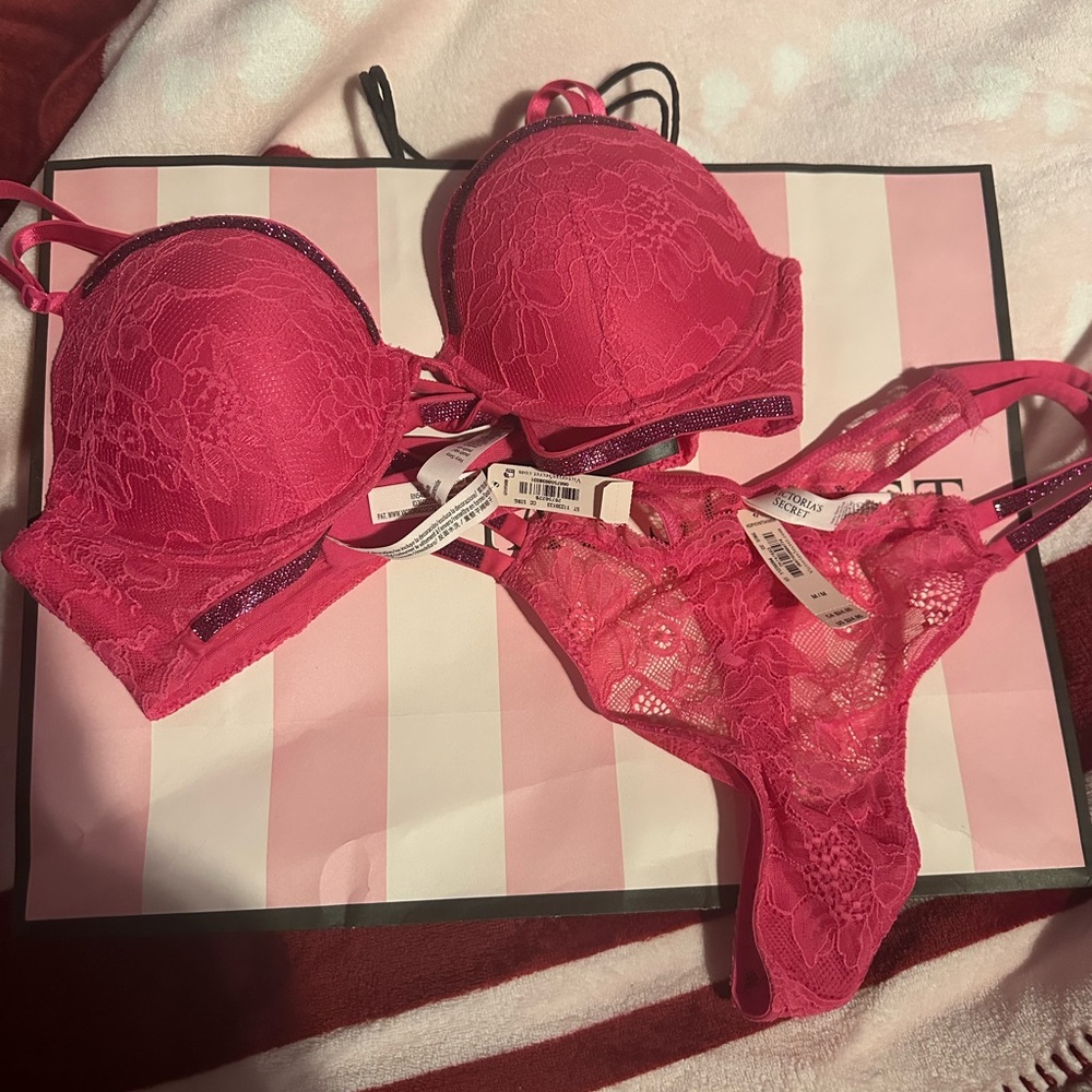 Victoria's Secret Fuchsia Lace Bra Set
